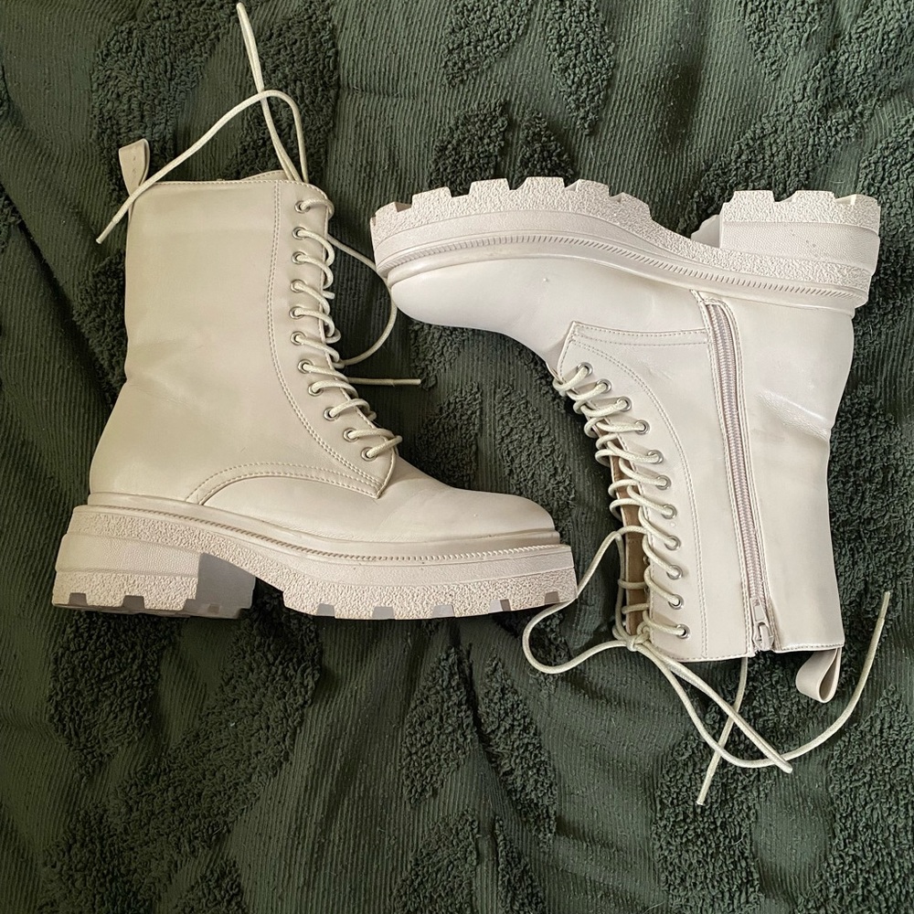 Women's Cream Lace-Up Boots